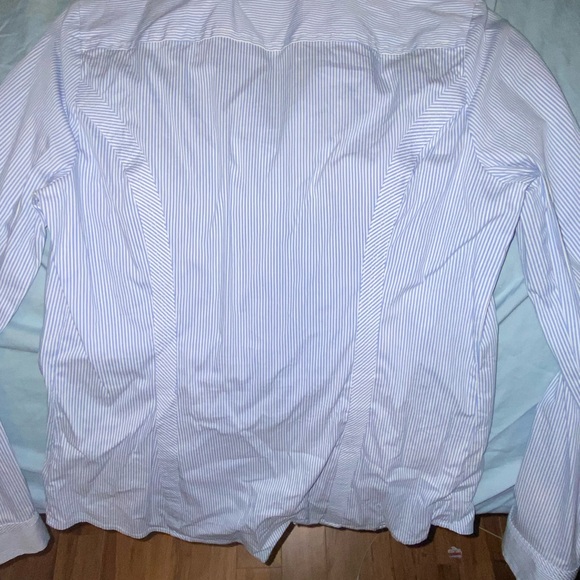 Express form fitting button up - Picture 2 of 3